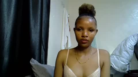 petite_melinda online show from 06/11/26, 02:53