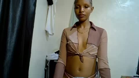 petite_melinda online show from 06/12/26, 10:41