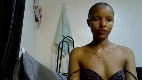 petite_melinda online show from 06/20/26, 04:21