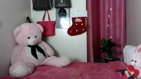 Snapshot of petite_princes chatting on 11/22/25, 03:33 petite_princes online show from 11/22/25, 03:33