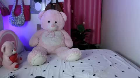 Snapshot of petite_princes chatting on 03/02/26, 08:48 petite_princes online show from 03/02/26, 08:48