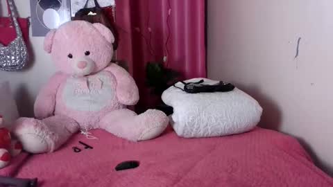 Snapshot of petite_princes chatting on 04/06/26, 08:21 petite_princes online show from 04/06/26, 08:21
