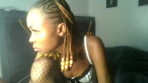 Snapshot of petite_queen69 chatting on 05/30/26, 10:51 petite_queen69 online show from 05/30/26, 10:51