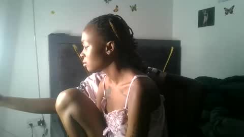 Snapshot of petite_queen69 chatting on 06/10/26, 12:11 petite_queen69 online show from 06/10/26, 12:11
