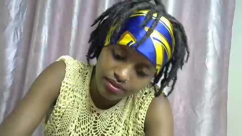 petite_star2 online show from 12/13/25, 07:53