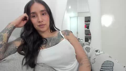 Snapshot of petitealejats chatting on 10/20/25, 10:10 PetiteAlejaTs online show from 10/20/25, 10:10