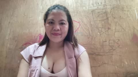 Snapshot of petiteasian_angel chatting on 04/25/26, 08:28 Hanna online show from 04/25/26, 08:28