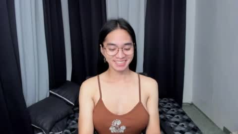 Snapshot of petiteasianmarian chatting on 06/19/26, 12:20 bigcock Marian online show from 06/19/26, 12:20