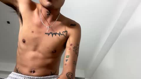 Snapshot of petiteasianx chatting on 12/17/24, 03:28 Vrin online show from 12/17/24, 03:28