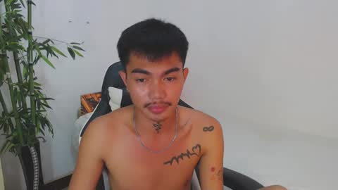 Snapshot of petiteasianx chatting on 01/15/25, 07:15 Vrin online show from 01/15/25, 07:15