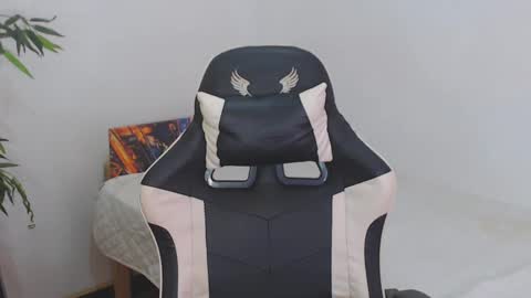 Snapshot of petiteasianx chatting on 01/17/25, 10:22 Vrin online show from 01/17/25, 10:22