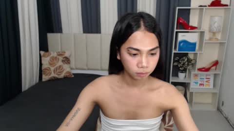 Snapshot of petiteasianyukie chatting on 11/26/25, 06:36 Yukie online show from 11/26/25, 06:36