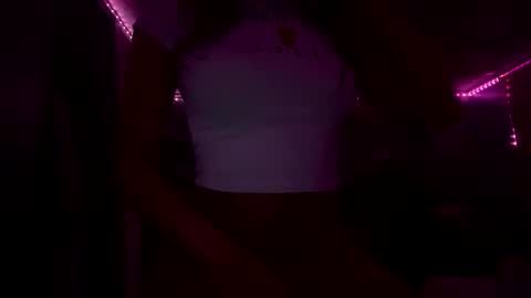 Snapshot of petitebarbie27 chatting on 10/29/25, 04:26 petitebarbie27 online show from 10/29/25, 04:26