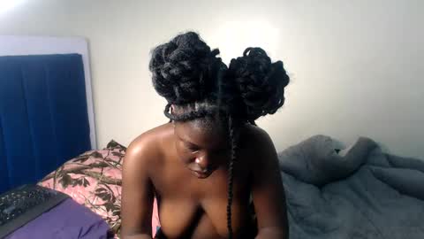 petitebeautyy online show from 06/06/26, 03:06