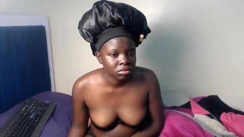 petitebeautyy online show from 06/10/26, 02:45