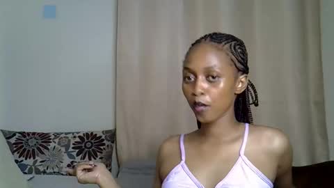 Snapshot of petitecaramell chatting on 10/15/25, 09:26 Caramel online show from 10/15/25, 09:26