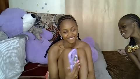 Snapshot of petitecaramell chatting on 11/25/25, 03:01 Caramel online show from 11/25/25, 03:01