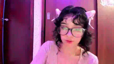 Snapshot of petitee_lunna chatting on 10/27/25, 12:58 Lunna online show from 10/27/25, 12:58
