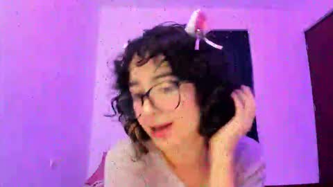 Lunna online show from 11/15/25, 11:21