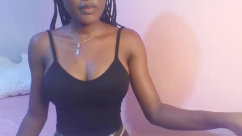 Snapshot of petiteediva chatting on 05/08/26, 02:50 diva online show from 05/08/26, 02:50