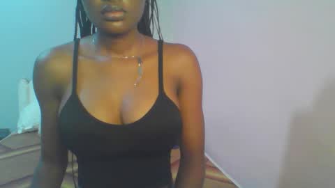 Snapshot of petiteediva chatting on 05/12/26, 02:30 diva online show from 05/12/26, 02:30