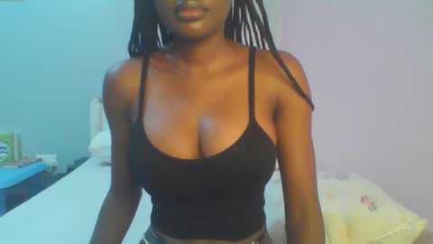 Snapshot of petiteediva chatting on 05/24/26, 02:38 diva online show from 05/24/26, 02:38