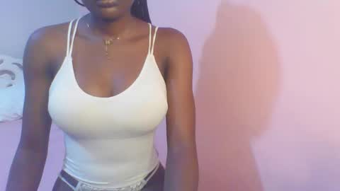 Snapshot of petiteediva chatting on 05/26/26, 02:29 diva online show from 05/26/26, 02:29