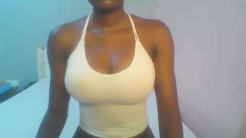 Snapshot of petiteediva chatting on 05/31/26, 03:36 diva online show from 05/31/26, 03:36