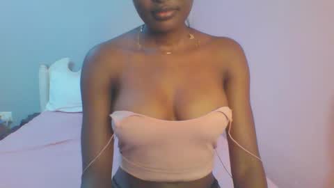 Snapshot of petiteediva chatting on 06/02/26, 02:41 diva online show from 06/02/26, 02:41