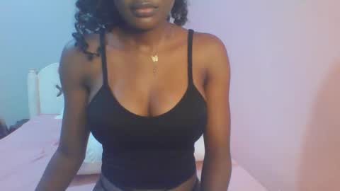 Snapshot of petiteediva chatting on 06/05/26, 02:29 diva online show from 06/05/26, 02:29