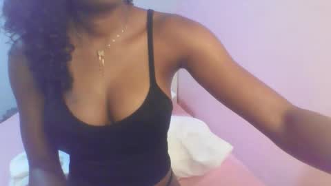 Snapshot of petiteediva chatting on 06/06/26, 02:27 diva online show from 06/06/26, 02:27