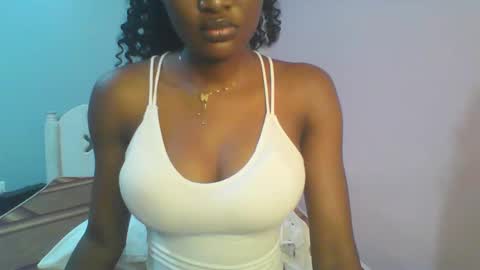 Snapshot of petiteediva chatting on 06/07/26, 02:48 diva online show from 06/07/26, 02:48