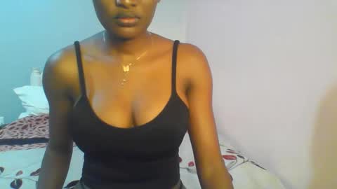 Snapshot of petiteediva chatting on 06/08/26, 02:39 diva online show from 06/08/26, 02:39