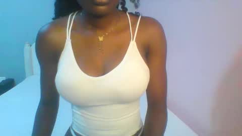 Snapshot of petiteediva chatting on 06/11/26, 02:33 diva online show from 06/11/26, 02:33