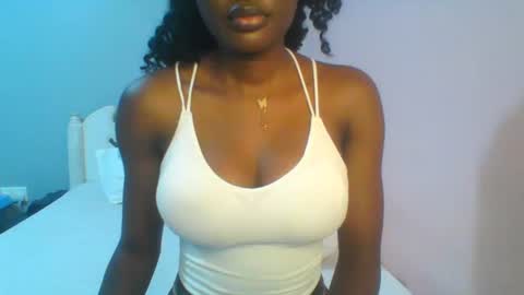 Snapshot of petiteediva chatting on 06/13/26, 02:42 diva online show from 06/13/26, 02:42