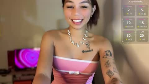 Snapshot of petitegirlx69 chatting on 02/02/26, 10:52 miss lisa online show from 02/02/26, 10:52