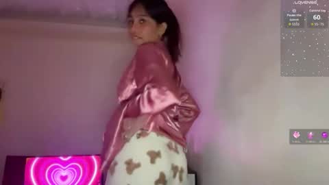 Snapshot of petitegirlx69 chatting on 02/19/26, 01:51 miss lisa online show from 02/19/26, 01:51