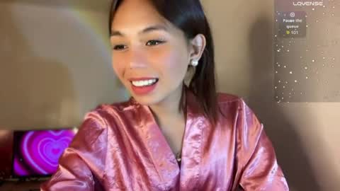 Snapshot of petitegirlx69 chatting on 06/19/26, 06:18 miss lisa online show from 06/19/26, 06:18