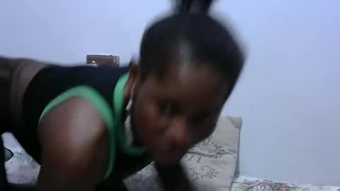 petitegirly12 online show from 02/07/25, 06:24