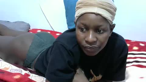 petitegirly12 online show from 02/19/25, 02:33