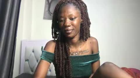 Snapshot of petitehoneyy chatting on 05/27/26, 09:45 petitehoneyy online show from 05/27/26, 09:45