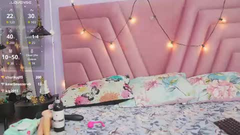 Snapshot of petitelittlemissy chatting on 06/19/26, 02:49 petitelittlemissy online show from 06/19/26, 02:49