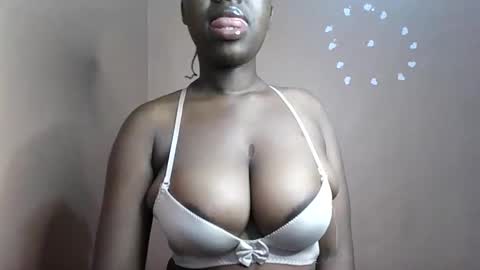 Snapshot of petitemomma76379 chatting on 06/07/26, 07:01 sexy chocolate online show from 06/07/26, 07:01