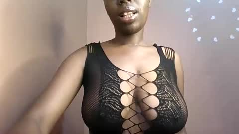 Snapshot of petitemomma76379 chatting on 06/09/26, 06:47 sexy chocolate online show from 06/09/26, 06:47