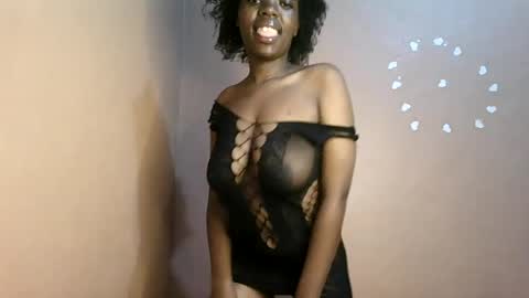 Snapshot of petitemomma76379 chatting on 06/13/26, 05:16 sexy chocolate online show from 06/13/26, 05:16