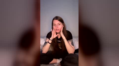 Snapshot of petiteratt chatting on 03/27/26, 11:26 I am very new and dont know what im doing lol online show from 03/27/26, 11:26