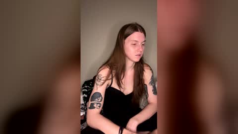 Snapshot of petiteratt chatting on 05/18/26, 04:40 I am very new and dont know what im doing lol online show from 05/18/26, 04:40