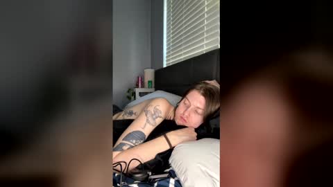 Snapshot of petiteratt chatting on 05/27/26, 11:35 I am very new and dont know what im doing lol online show from 05/27/26, 11:35
