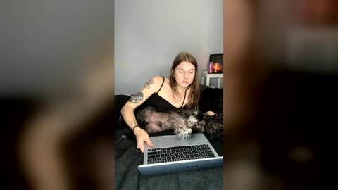 Snapshot of petiteratt chatting on 05/30/26, 11:13 I am very new and dont know what im doing lol online show from 05/30/26, 11:13