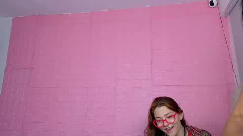 Snapshot of petitestrawberry18 chatting on 09/25/25, 05:00   Tip us  ask our names online show from 09/25/25, 05:00